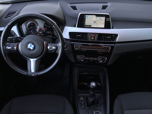 BMW X1 sDrive18d color Gris. Año 2019. 110KW(150CV). Diésel. En concesionario Celtamotor Vigo  de Pontevedra