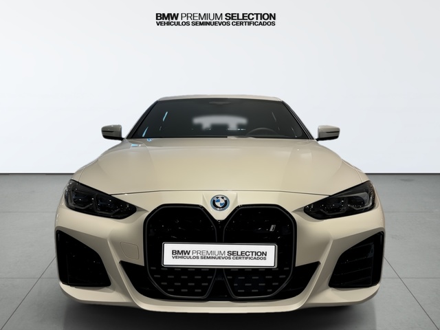 BMW i4 eDrive40 color Blanco. Año 2023. 250KW(340CV). Eléctrico. En concesionario Automotor Premium Viso - Málaga de Málaga