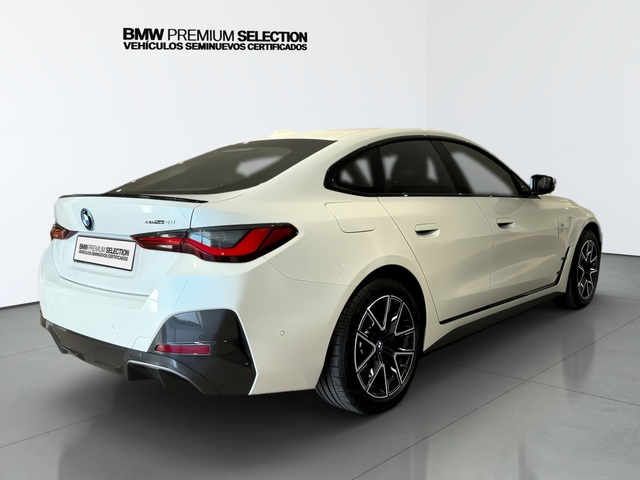 BMW i4 eDrive40 color Blanco. Año 2023. 250KW(340CV). Eléctrico. En concesionario Automotor Premium Viso - Málaga de Málaga