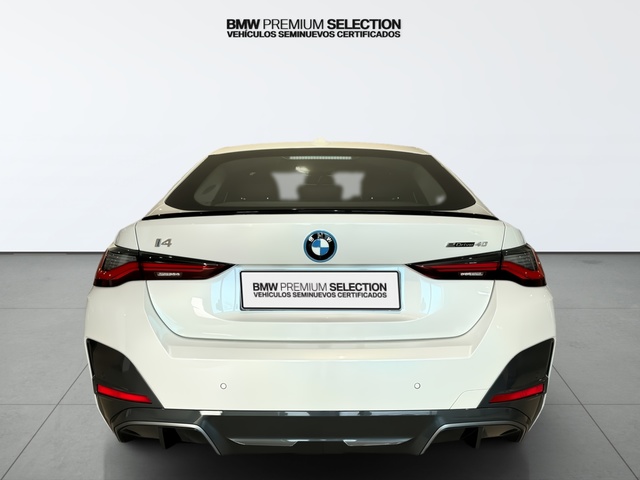 BMW i4 eDrive40 color Blanco. Año 2023. 250KW(340CV). Eléctrico. En concesionario Automotor Premium Viso - Málaga de Málaga