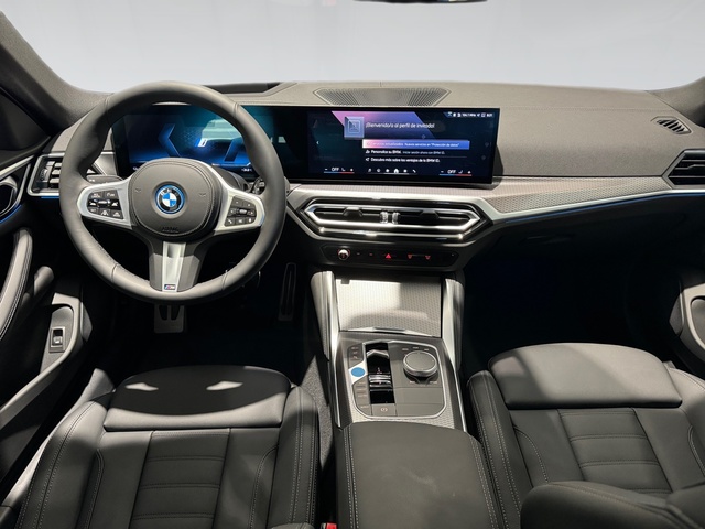 BMW i4 eDrive40 color Blanco. Año 2023. 250KW(340CV). Eléctrico. En concesionario Automotor Premium Viso - Málaga de Málaga
