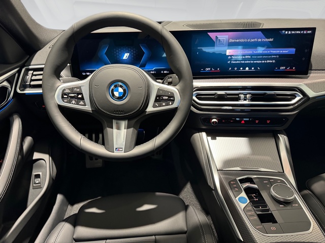 BMW i4 eDrive40 color Blanco. Año 2023. 250KW(340CV). Eléctrico. En concesionario Automotor Premium Viso - Málaga de Málaga