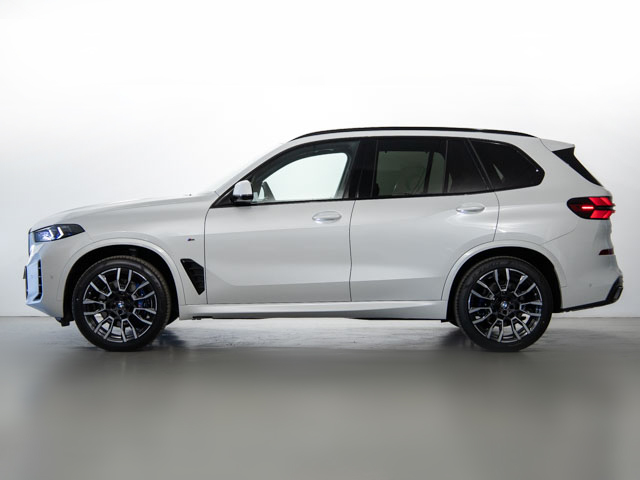 BMW X5 xDrive30d color Blanco. Año 2024. 219KW(298CV). Diésel. En concesionario Fuenteolid de Valladolid