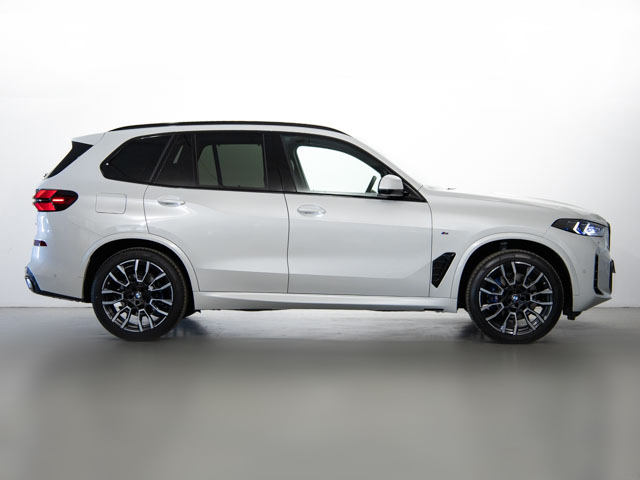 BMW X5 xDrive30d color Blanco. Año 2024. 219KW(298CV). Diésel. En concesionario Fuenteolid de Valladolid