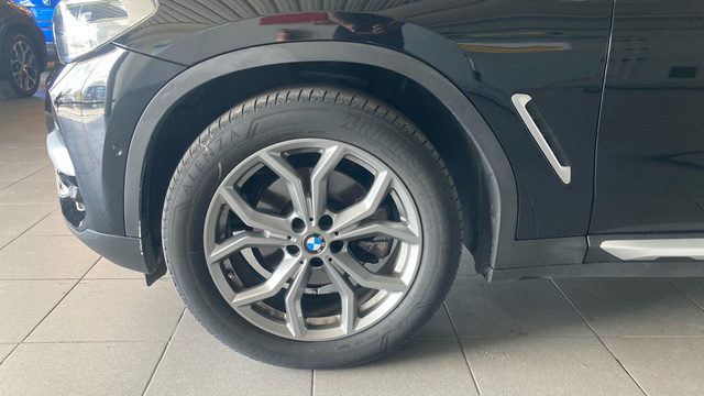 BMW X3 xDrive20d color Negro. Año 2019. 140KW(190CV). Diésel. En concesionario BYmyCAR Madrid - Alcalá de Madrid