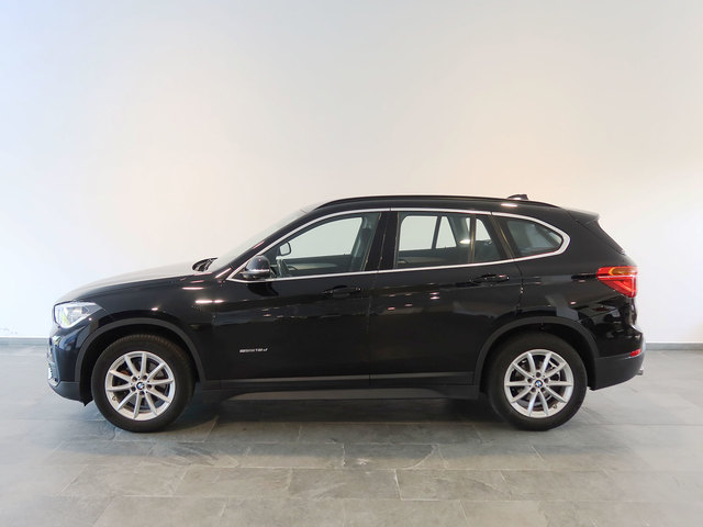 BMW X1 sDrive18d color Negro. Año 2016. 110KW(150CV). Diésel. En concesionario Autogal de Ourense