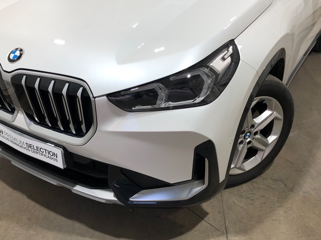 BMW X1 sDrive18d color Blanco. Año 2023. 110KW(150CV). Diésel. En concesionario Movilnorte El Plantio de Madrid