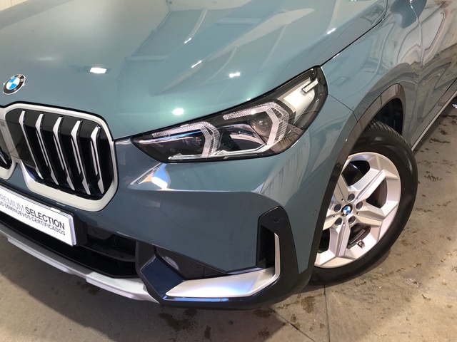 BMW X1 xDrive20d color Verde. Año 2023. 120KW(163CV). Diésel. En concesionario Movilnorte El Plantio de Madrid