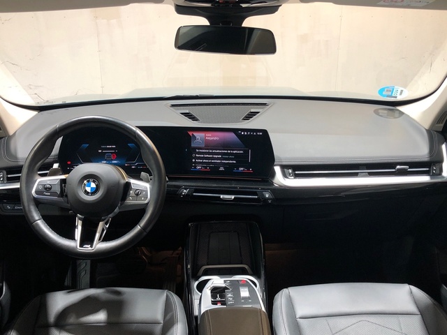 BMW X1 xDrive20d color Verde. Año 2023. 120KW(163CV). Diésel. En concesionario Movilnorte El Plantio de Madrid