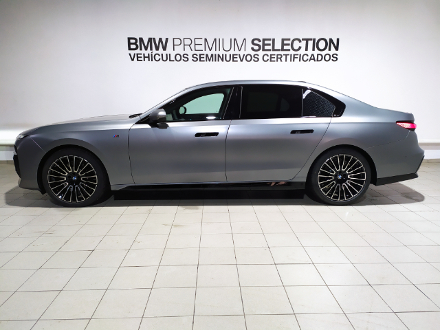 BMW Serie 7 740d color Gris. Año 2024. 220KW(299CV). Diésel. En concesionario Hispamovil Elche de Alicante