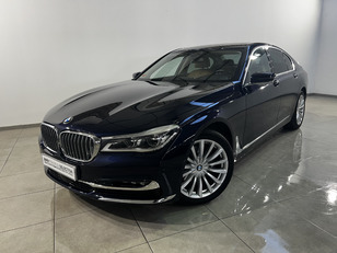 Fotos de BMW Serie 7 730d color Azul. Año 2015. 195KW(265CV). Diésel. En concesionario Movitransa Cars Jerez de Cádiz