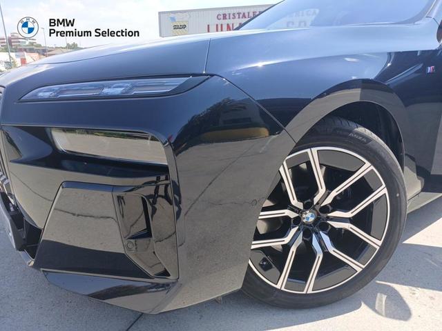 BMW Serie 7 740d color Negro. Año 2024. 220KW(299CV). Diésel. En concesionario Mandel Motor Don Benito de Badajoz