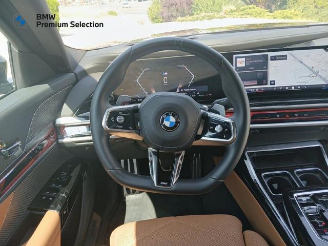 BMW Serie 7 740d color Negro. Año 2024. 220KW(299CV). Diésel. En concesionario Mandel Motor Don Benito de Badajoz
