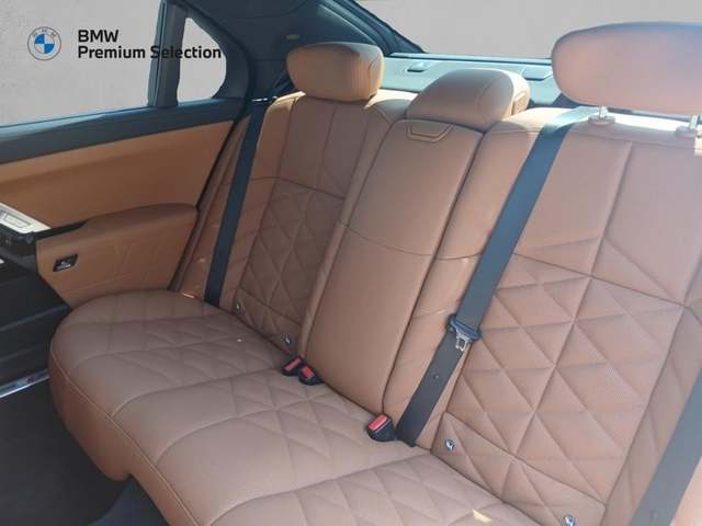 BMW Serie 7 740d color Negro. Año 2024. 220KW(299CV). Diésel. En concesionario Mandel Motor Don Benito de Badajoz