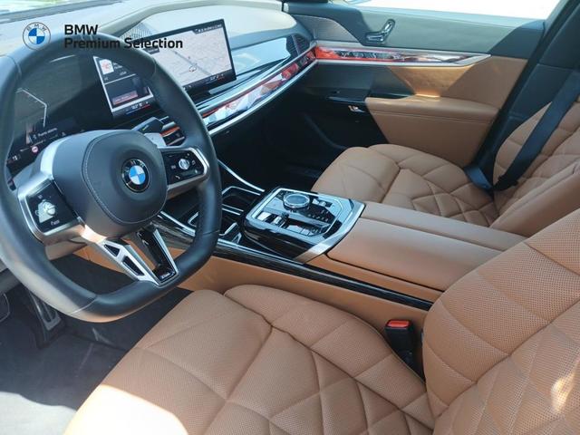 BMW Serie 7 740d color Negro. Año 2024. 220KW(299CV). Diésel. En concesionario Mandel Motor Don Benito de Badajoz