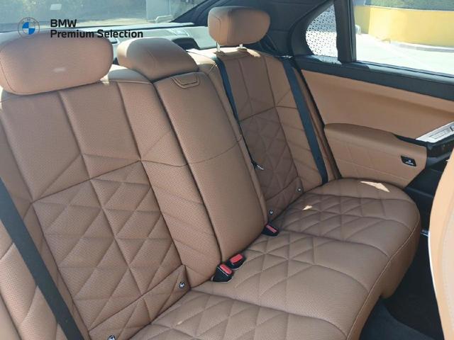 BMW Serie 7 740d color Negro. Año 2024. 220KW(299CV). Diésel. En concesionario Mandel Motor Don Benito de Badajoz