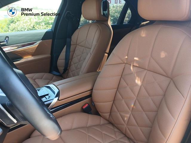 BMW Serie 7 740d color Negro. Año 2024. 220KW(299CV). Diésel. En concesionario Mandel Motor Don Benito de Badajoz