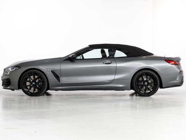 BMW Serie 8 M850i Cabrio color Gris. Año 2024. 390KW(530CV). Gasolina. En concesionario Oliva Motor Girona de Girona