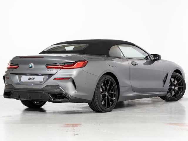 BMW Serie 8 M850i Cabrio color Gris. Año 2024. 390KW(530CV). Gasolina. En concesionario Oliva Motor Girona de Girona