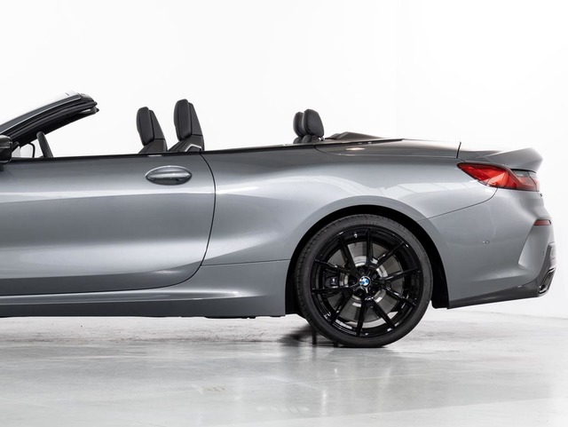 BMW Serie 8 M850i Cabrio color Gris. Año 2024. 390KW(530CV). Gasolina. En concesionario Oliva Motor Girona de Girona