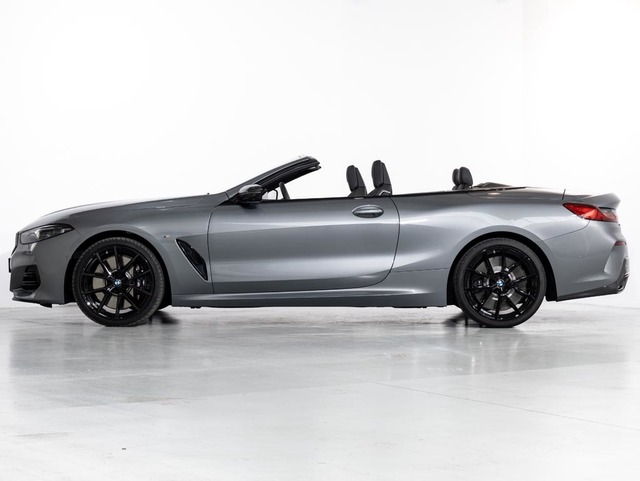 BMW Serie 8 M850i Cabrio color Gris. Año 2024. 390KW(530CV). Gasolina. En concesionario Oliva Motor Girona de Girona