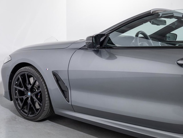 BMW Serie 8 M850i Cabrio color Gris. Año 2024. 390KW(530CV). Gasolina. En concesionario Oliva Motor Girona de Girona