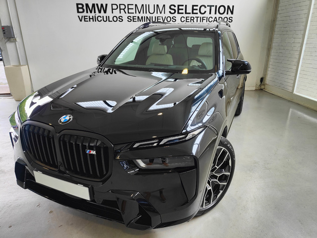 BMW X7 M60i color Negro. Año 2024. 390KW(530CV). Gasolina. En concesionario Lurauto Gipuzkoa de Guipuzcoa