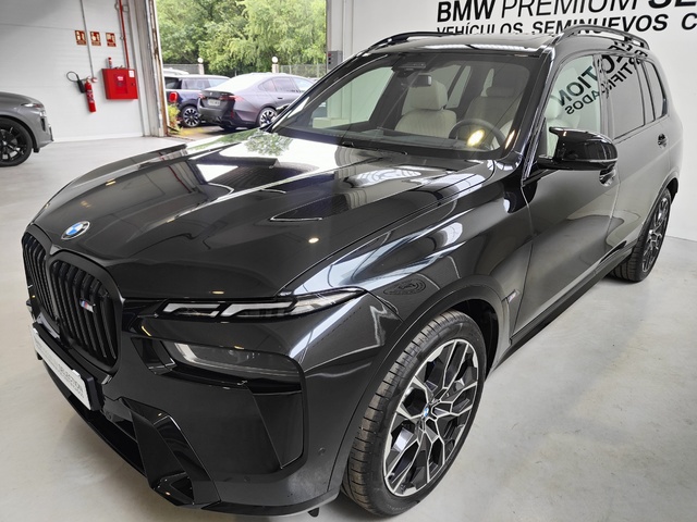 BMW X7 M60i color Negro. Año 2024. 390KW(530CV). Gasolina. En concesionario Lurauto Gipuzkoa de Guipuzcoa