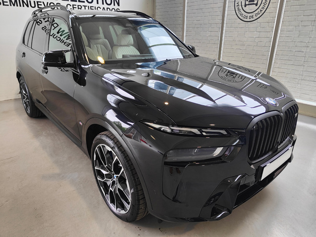 BMW X7 M60i color Negro. Año 2024. 390KW(530CV). Gasolina. En concesionario Lurauto Gipuzkoa de Guipuzcoa