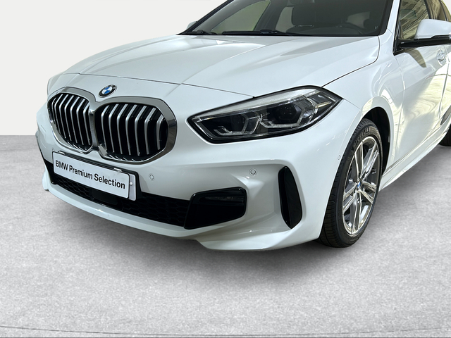 BMW Serie 1 118d color Blanco. Año 2021. 110KW(150CV). Diésel. En concesionario San Pablo Motor | Su Eminencia de Sevilla