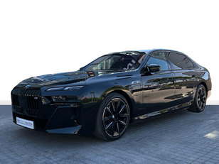 Fotos de BMW Serie 7 M760e color Negro. Año 2023. 420KW(571CV). Híbrido Electro/Gasolina. En concesionario MURCIA PREMIUM S.L. JUAN CARLOS I de Murcia