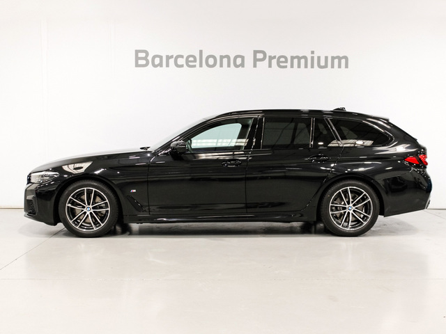 BMW Serie 5 520d Touring color Negro. Año 2024. 140KW(190CV). Diésel. En concesionario Barcelona Premium -- GRAN VIA de Barcelona