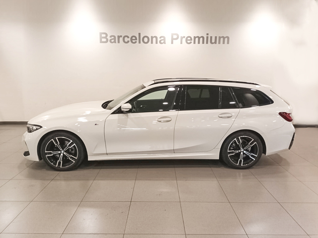 BMW Serie 3 320d Touring color Blanco. Año 2024. 140KW(190CV). Diésel. En concesionario Barcelona Premium -- GRAN VIA de Barcelona