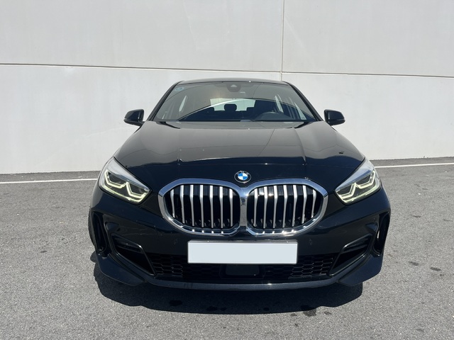 BMW Serie 1 118d color Negro. Año 2021. 110KW(150CV). Diésel. En concesionario Novomóvil Oleiros de Coruña