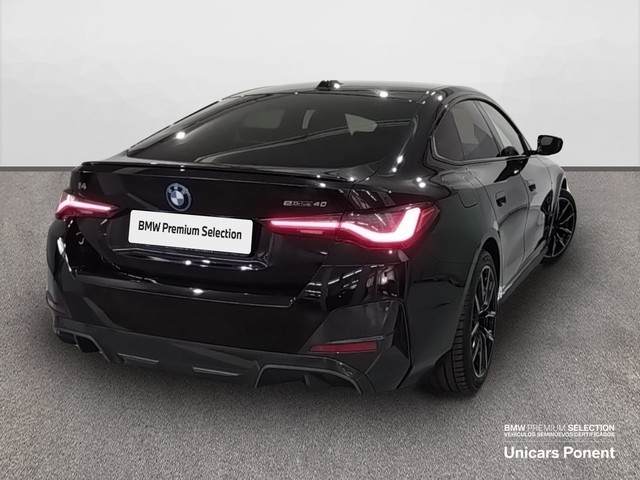 BMW i4 eDrive40 color Negro. Año 2024. 250KW(340CV). Eléctrico. En concesionario Unicars Ponent de Lleida