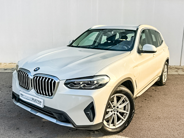 BMW X3 xDrive30e color Blanco. Año 2024. 215KW(292CV). Híbrido Electro/Gasolina. En concesionario Barcelona Premium -- GRAN VIA de Barcelona