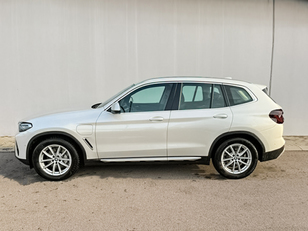 Fotos de BMW X3 xDrive30e color Blanco. Año 2024. 215KW(292CV). Híbrido Electro/Gasolina. En concesionario Barcelona Premium -- GRAN VIA de Barcelona