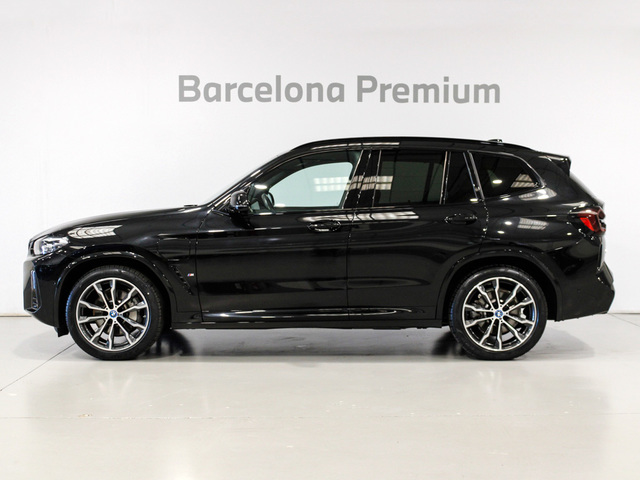 BMW X3 xDrive30e color Negro. Año 2024. 215KW(292CV). Híbrido Electro/Gasolina. En concesionario Barcelona Premium -- GRAN VIA de Barcelona