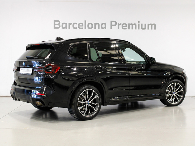 BMW X3 xDrive30e color Negro. Año 2024. 215KW(292CV). Híbrido Electro/Gasolina. En concesionario Barcelona Premium -- GRAN VIA de Barcelona