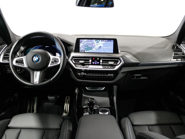BMW X3 xDrive30e color Negro. Año 2024. 215KW(292CV). Híbrido Electro/Gasolina. En concesionario Barcelona Premium -- GRAN VIA de Barcelona