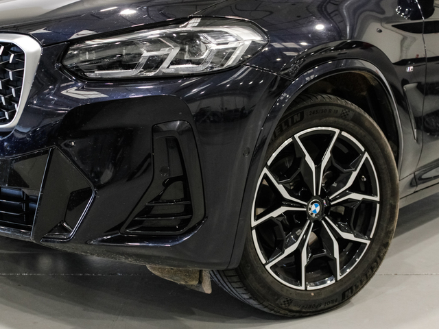 BMW X4 xDrive20d color Negro. Año 2024. 140KW(190CV). Diésel. En concesionario Barcelona Premium -- GRAN VIA de Barcelona