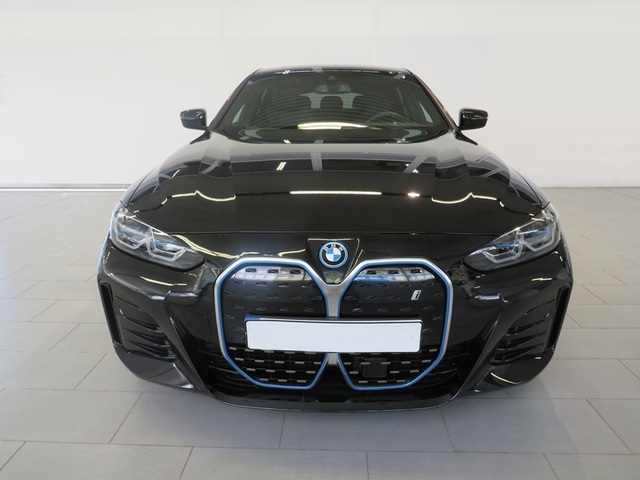 BMW i4 eDrive40 color Negro. Año 2024. 250KW(340CV). Eléctrico. En concesionario Lugauto S.A. de Lugo