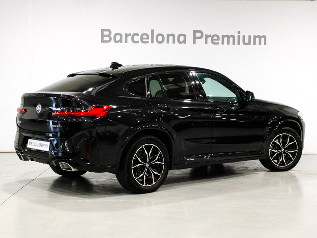 BMW X4 xDrive20d color Negro. Año 2024. 140KW(190CV). Diésel. En concesionario Barcelona Premium -- GRAN VIA de Barcelona
