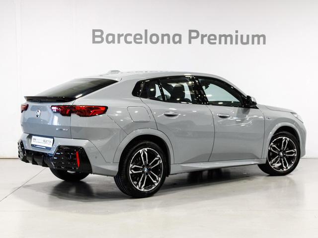 BMW X2 sDrive18d color Gris. Año 2024. 110KW(150CV). Diésel. En concesionario Barcelona Premium -- GRAN VIA de Barcelona