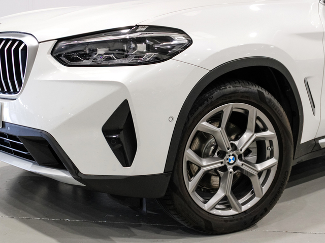 BMW X3 xDrive20d color Blanco. Año 2024. 140KW(190CV). Diésel. En concesionario Barcelona Premium -- GRAN VIA de Barcelona