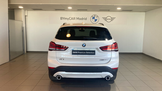 BMW X1 sDrive18d color Blanco. Año 2022. 110KW(150CV). Diésel. En concesionario BYmyCAR Madrid - Alcalá de Madrid