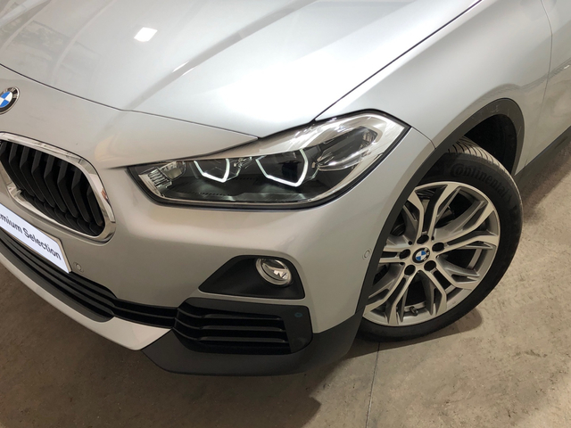 BMW X2 sDrive18i color Gris Plata. Año 2020. 103KW(140CV). Gasolina. En concesionario Movilnorte El Plantio de Madrid