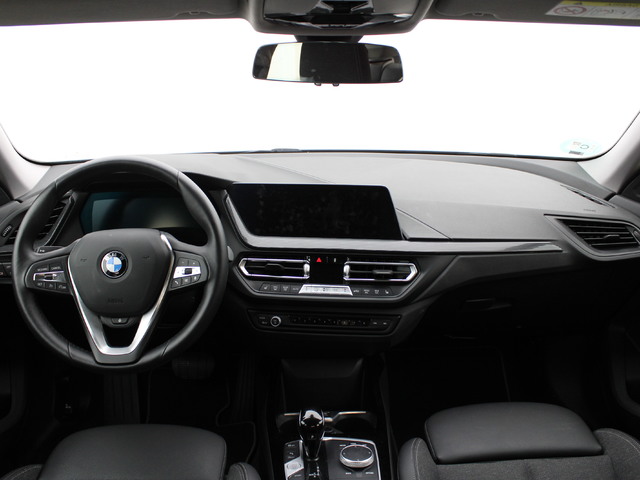 BMW Serie 2 218d Gran Coupe color Azul. Año 2023. 110KW(150CV). Diésel. En concesionario Augusta Aragon S.A. de Zaragoza