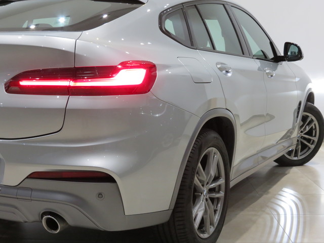 BMW X4 xDrive20d color Gris Plata. Año 2020. 140KW(190CV). Diésel. En concesionario ALZIRA Automoviles Fersan, S.A. de Valencia