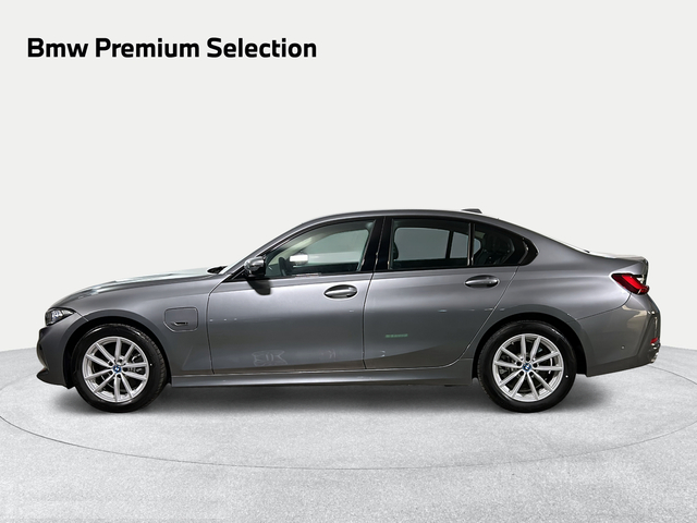 BMW Serie 3 320e color Gris. Año 2024. 150KW(204CV). Híbrido Electro/Gasolina. En concesionario San Pablo Motor | Su Eminencia de Sevilla